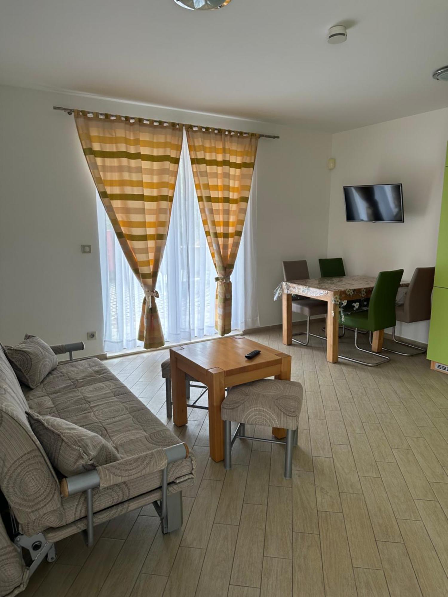 Apartments Villa Eva สลาโน ภายนอก รูปภาพ