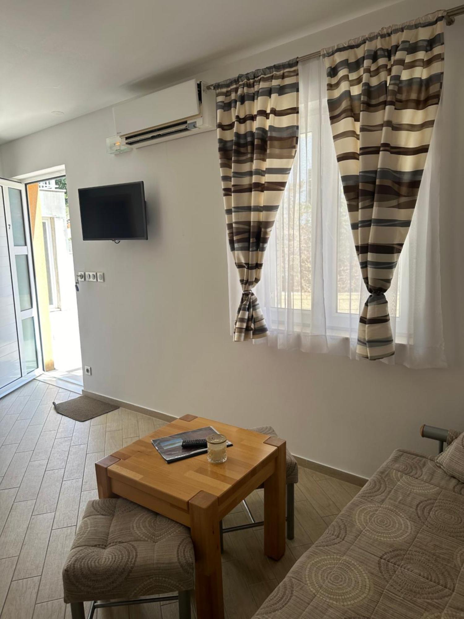 Apartments Villa Eva สลาโน ภายนอก รูปภาพ