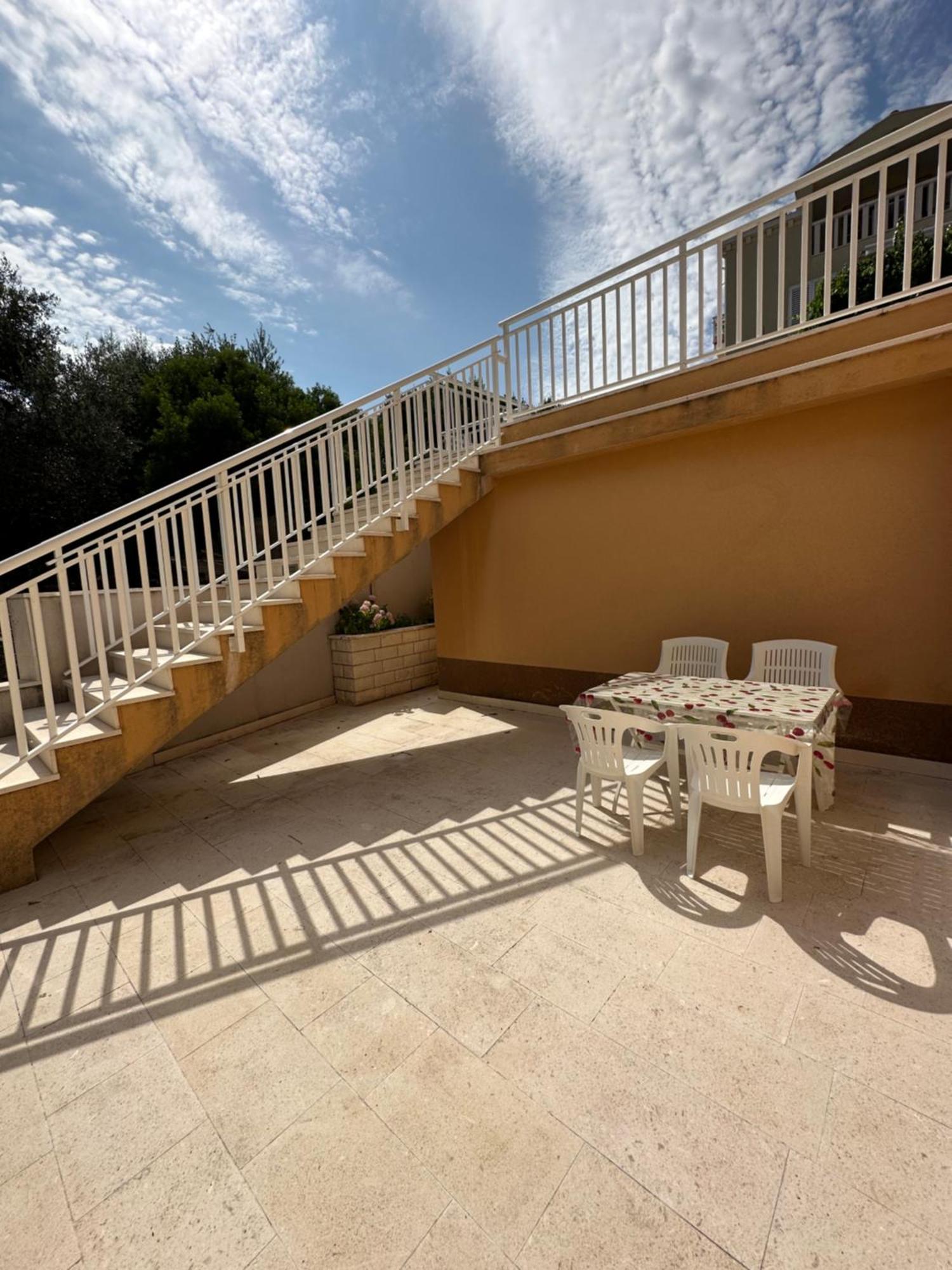 Apartments Villa Eva สลาโน ภายนอก รูปภาพ