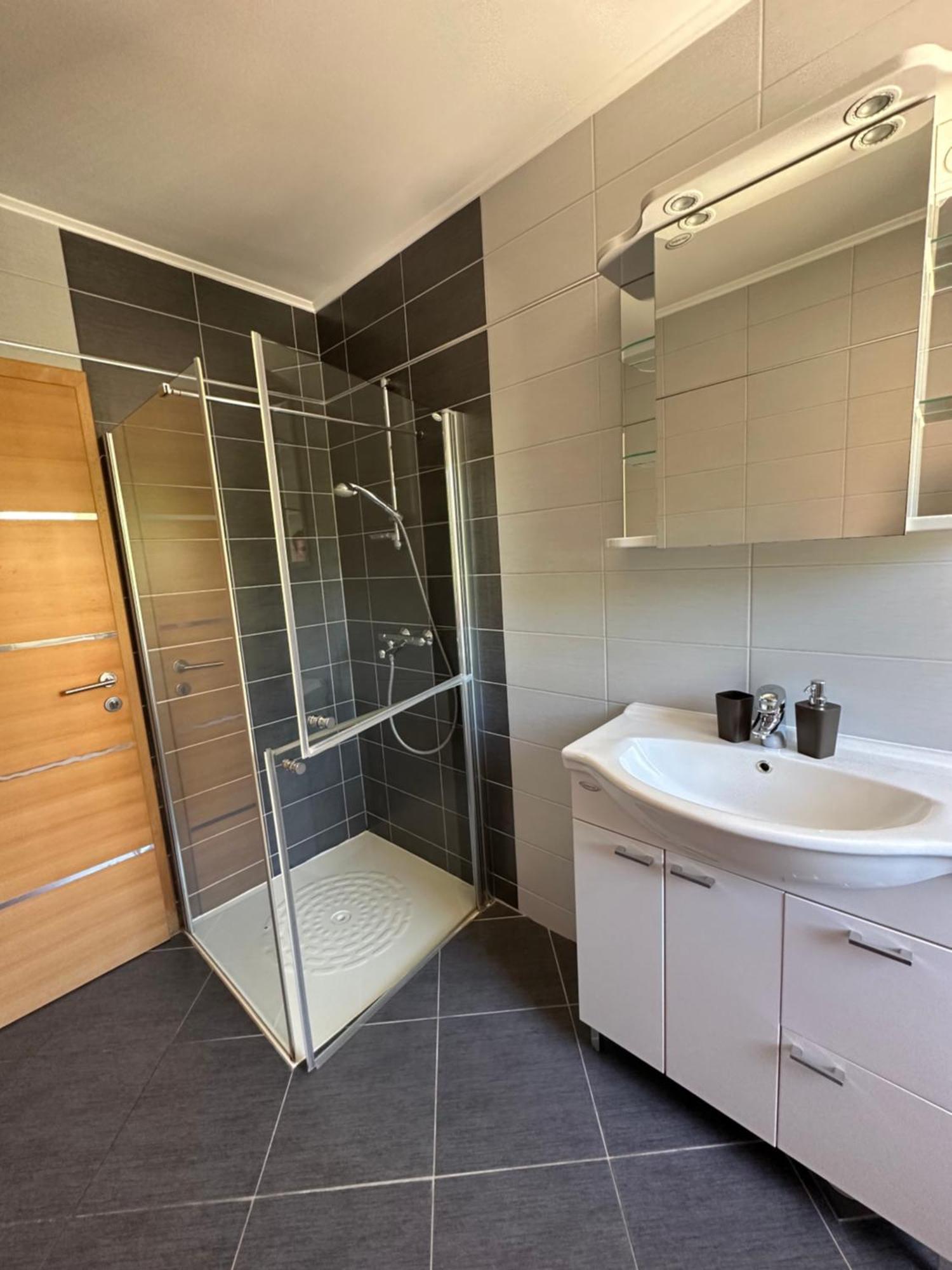 Apartments Villa Eva สลาโน ภายนอก รูปภาพ