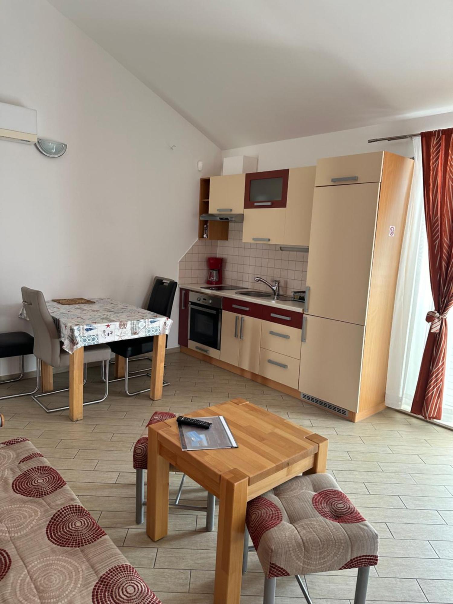 Apartments Villa Eva สลาโน ภายนอก รูปภาพ