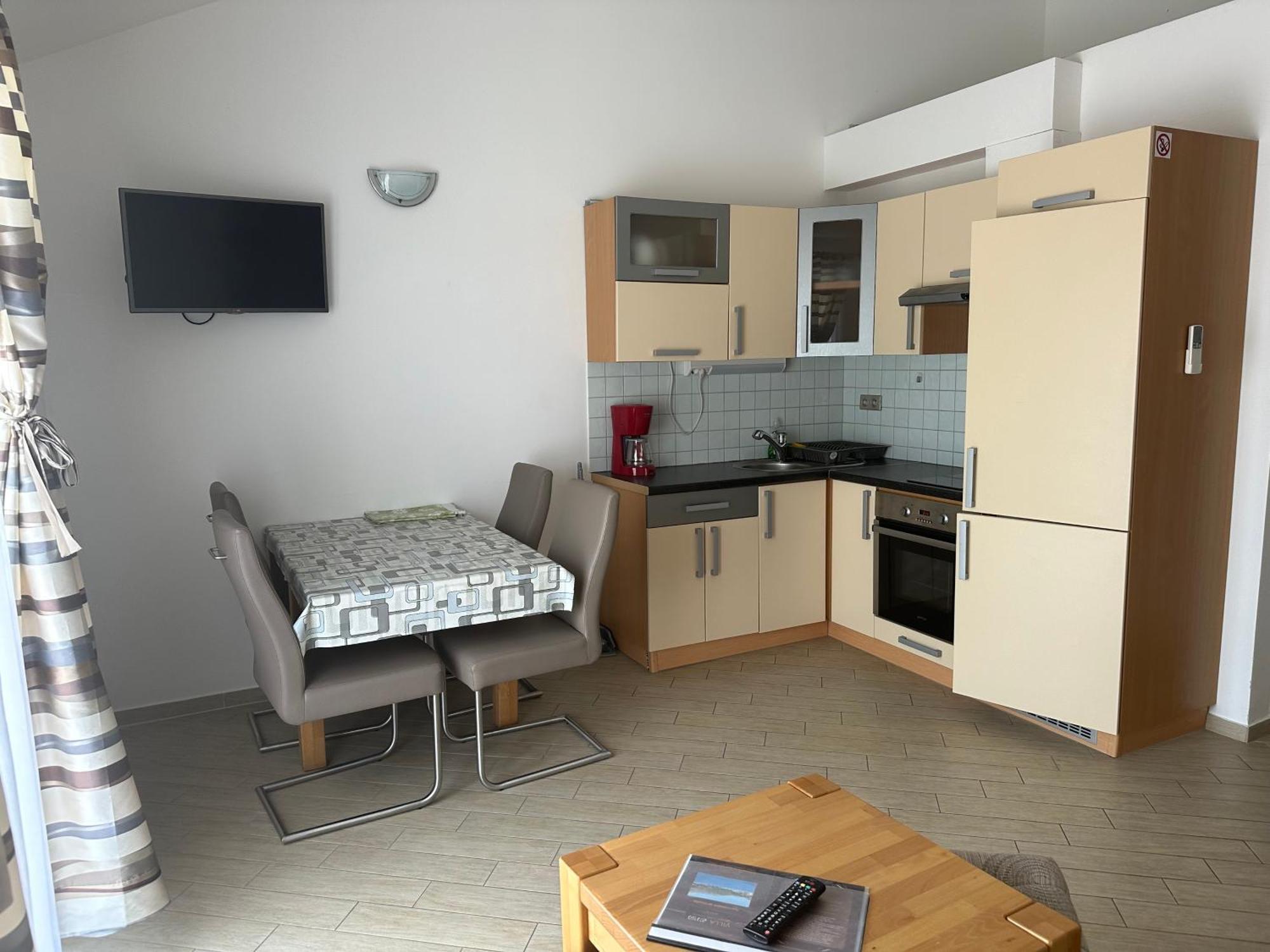 Apartments Villa Eva สลาโน ภายนอก รูปภาพ